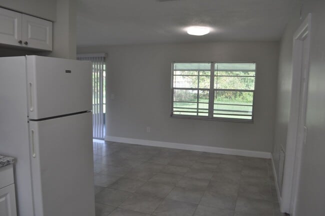 Building Photo - Quaint Home with all Tile floors