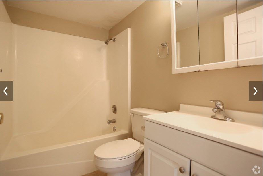 Building Photo - 3710 Santiago Dr