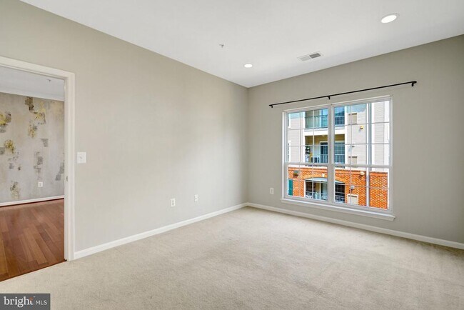 Building Photo - 4850 Eisenhower Ave