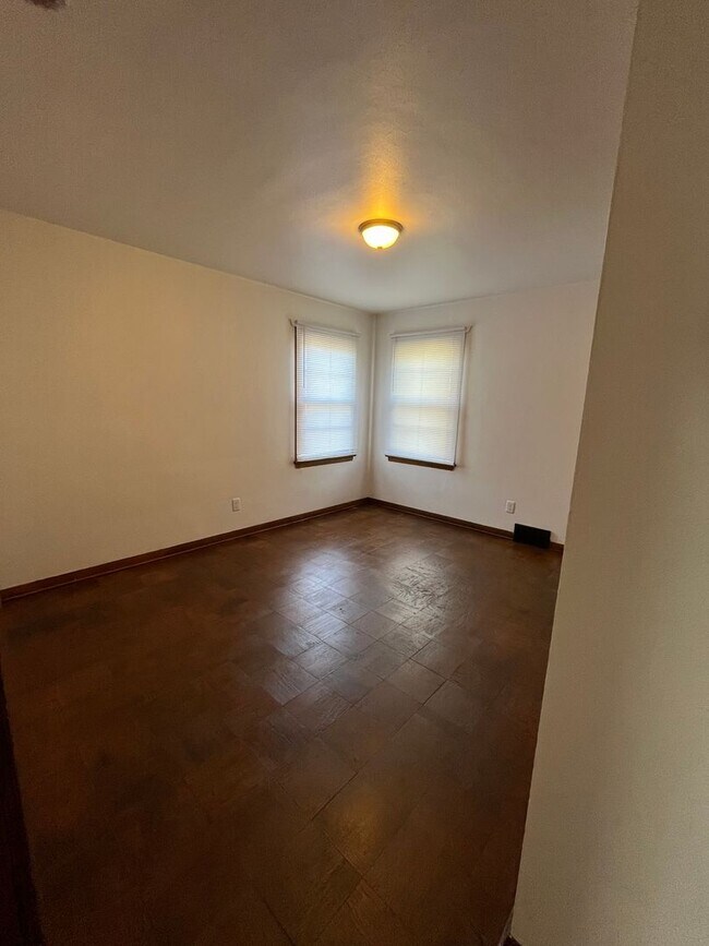Building Photo - 3 Bedroom Homes available in Rockford
