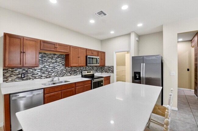 Building Photo - 2833 Troubadour St
