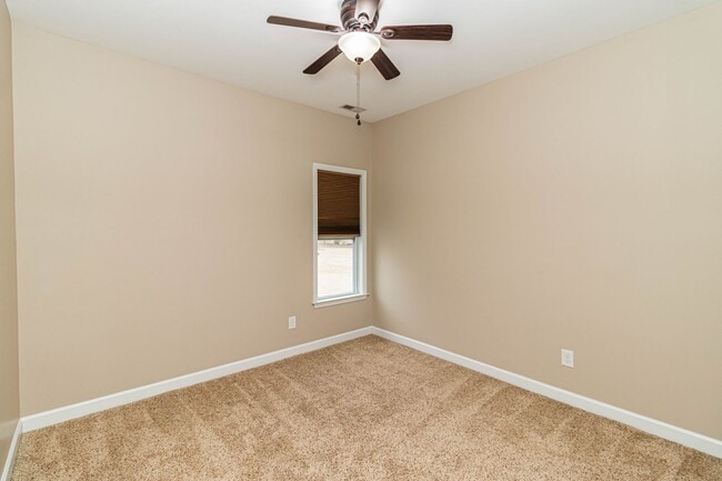 Building Photo - 210 Twilight Dr