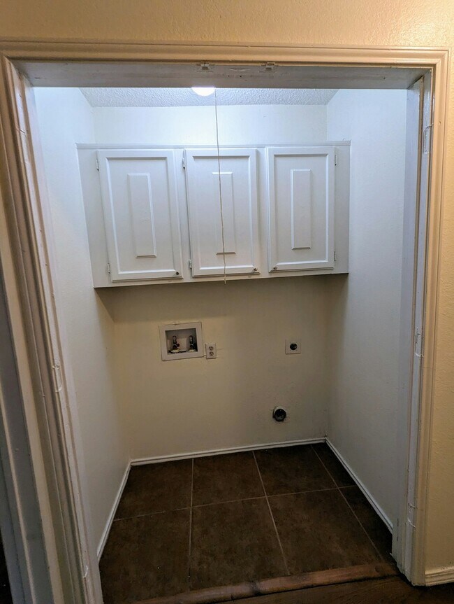 Building Photo - 8109 Foxfire Ln