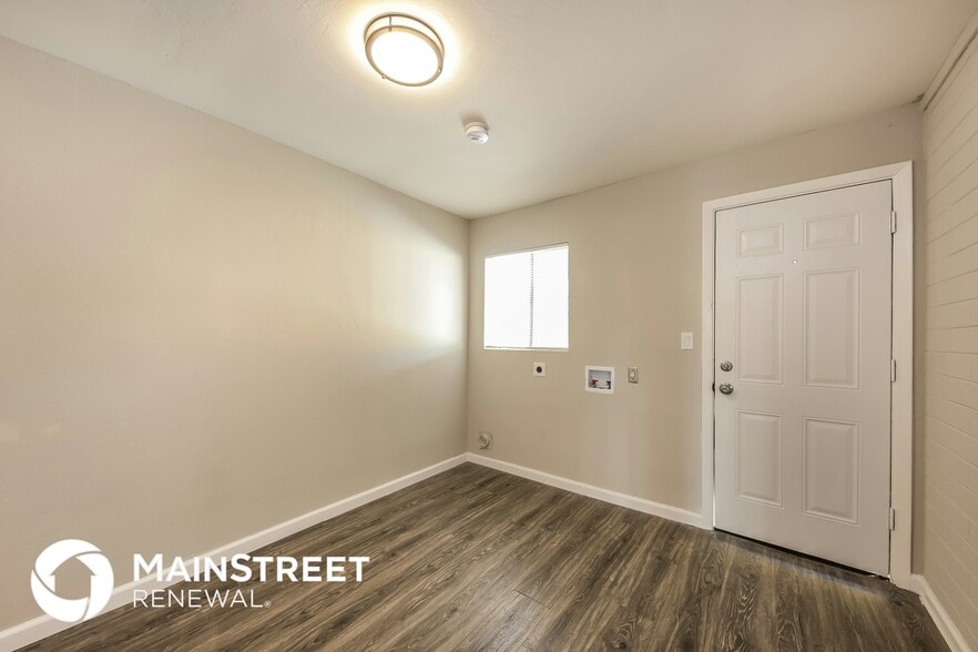 Building Photo - 1328 E Christy Dr