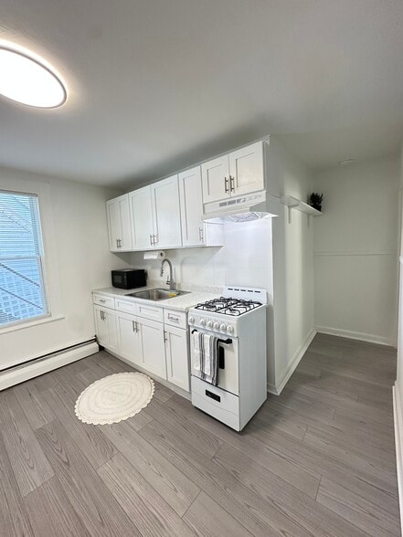 Building Photo - 176 Pearl St