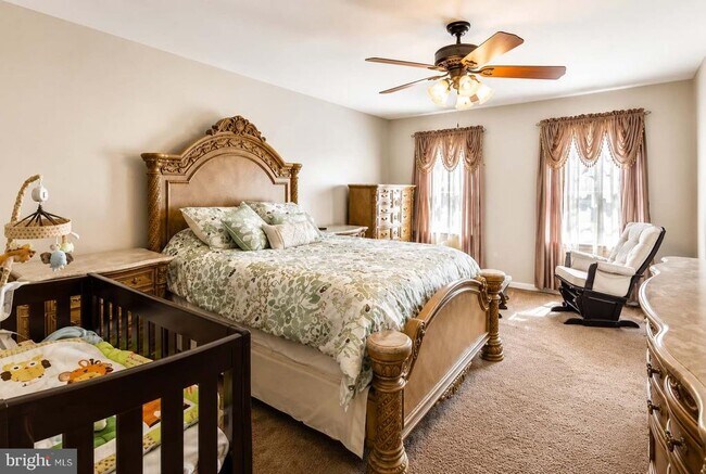 Building Photo - 44 Brambling Ln