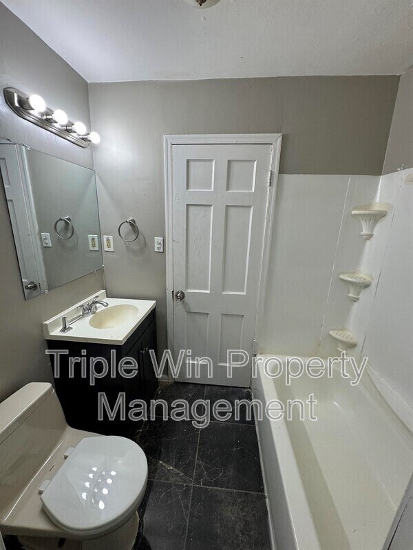 Building Photo - 2139 Kappel Dr