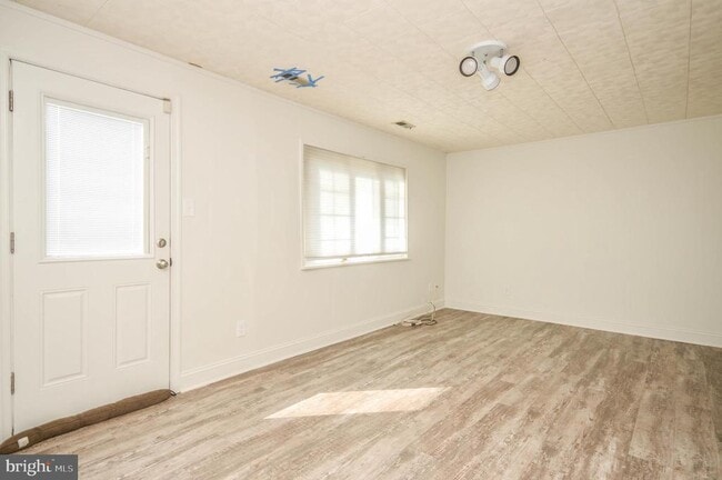 Building Photo - 14550 Farmcrest Pl