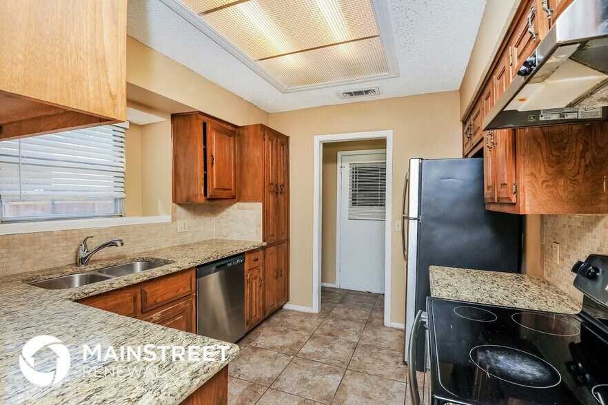 Building Photo - 6905 Winchester Pl