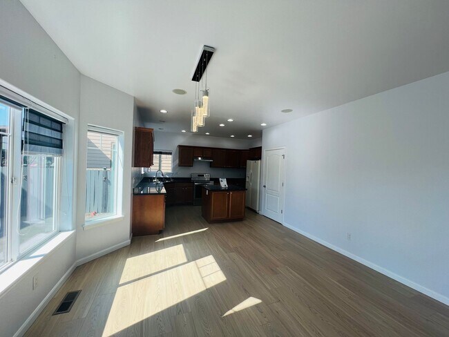 Building Photo - 4 Bedroom 2.5 Bathroom Home w/ Garage In Ferndale!