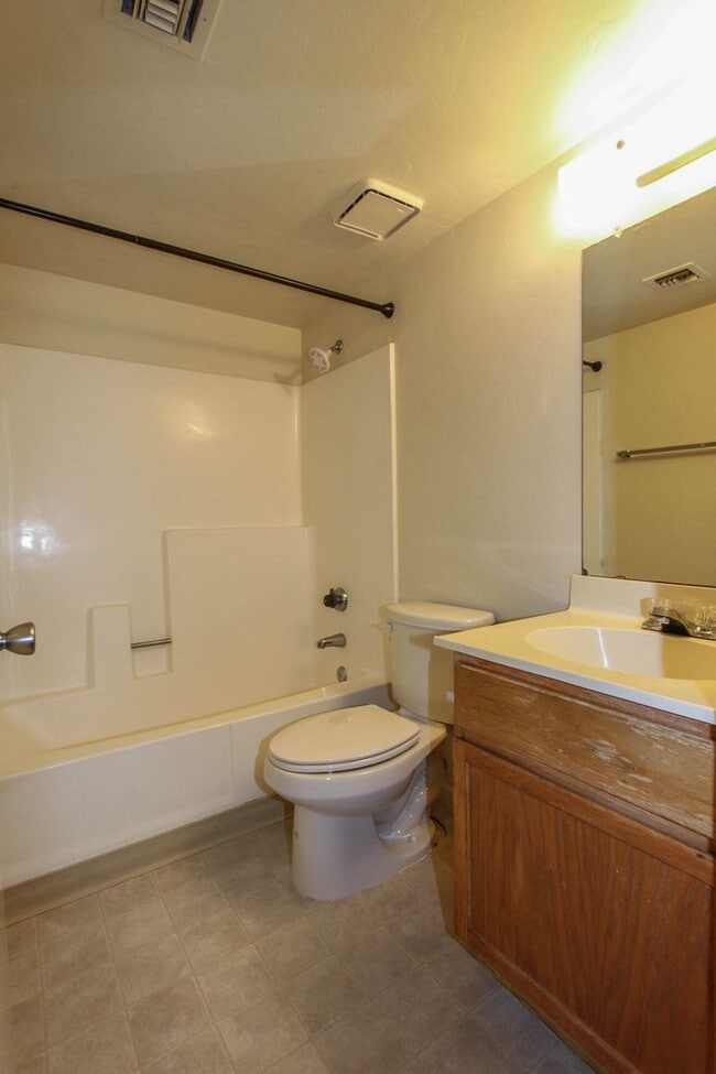 Building Photo - 3 Bedroom Unit at Villas at the Ridge in Prescott