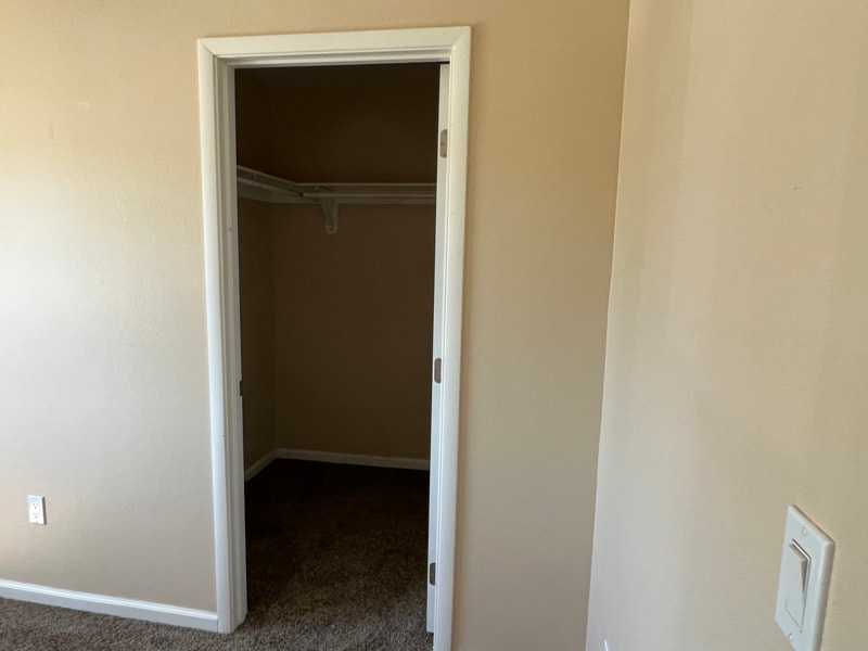 Building Photo - 10629 Lind Ave