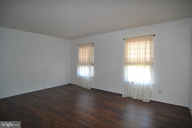 Building Photo - 4004 ADELAIDE Dr