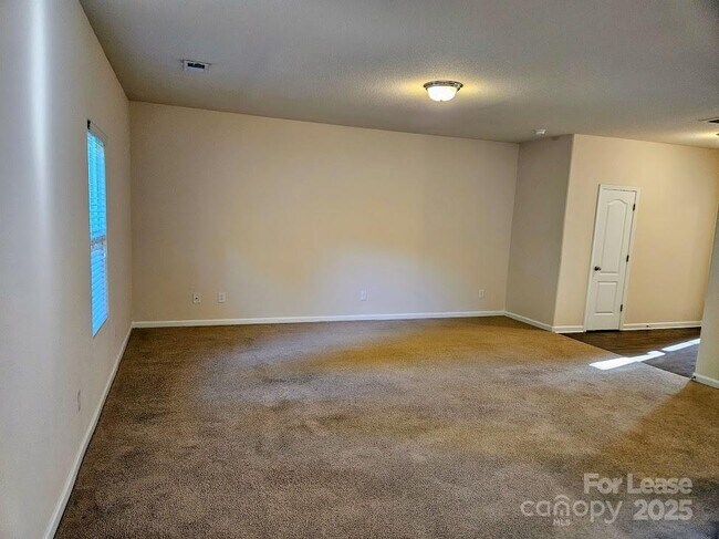Building Photo - 8119 Paw Club Dr