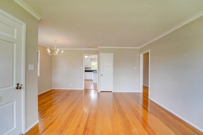 Building Photo - 719 I Ave