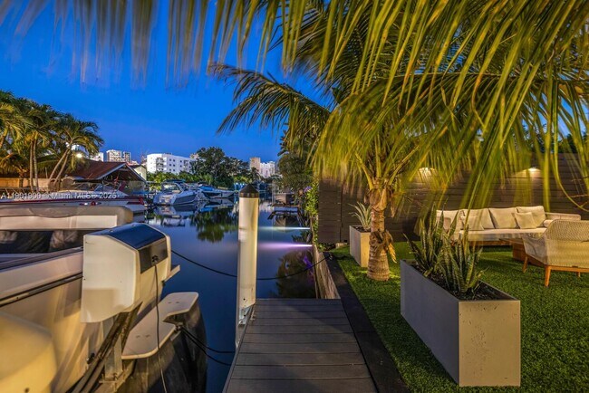 Building Photo - 901 NW 7th Street Rd