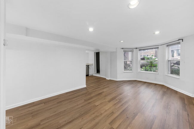 Building Photo - 3414 N Damen Ave