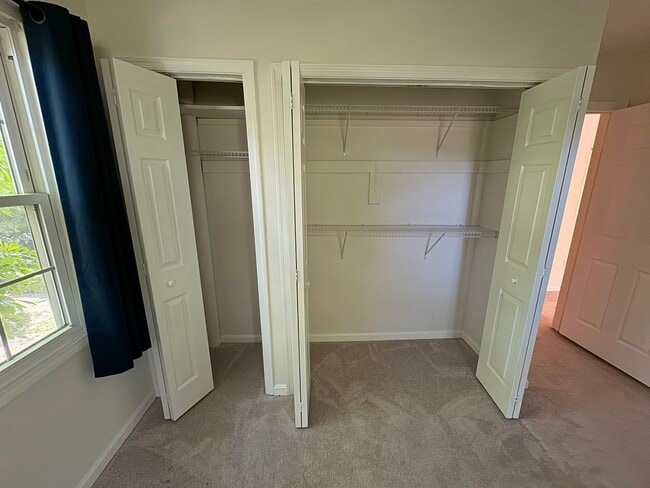 Building Photo - Charming 1 Bed 1 Bath + Den & Balcony In Cardinal Forest - Water Included!