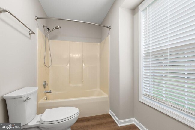 Building Photo - 205 Old Landing Ct