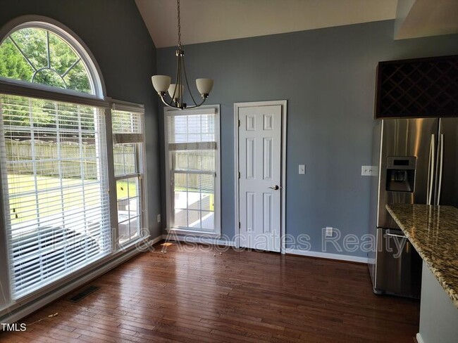 Building Photo - 608 Oxboro Cir