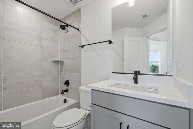 Building Photo - 10235 Dalmatian St