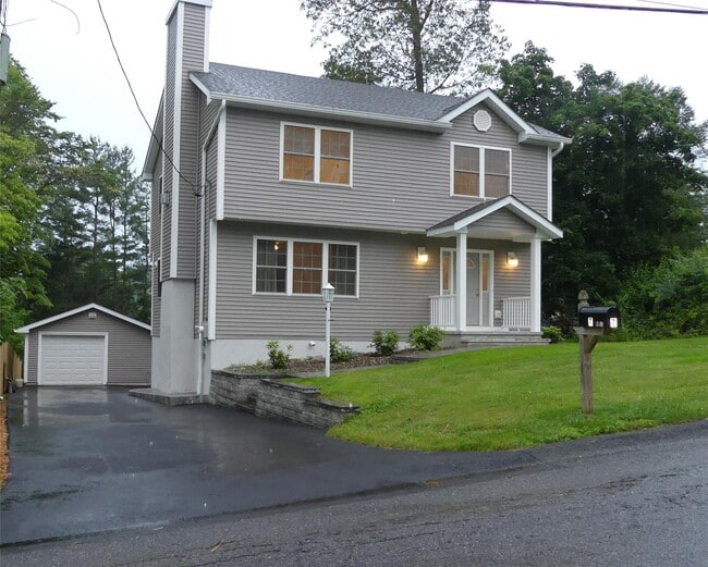 Primary Photo - 7 Crest Dr