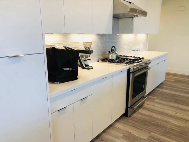 Building Photo - 3578 Rambla Pl