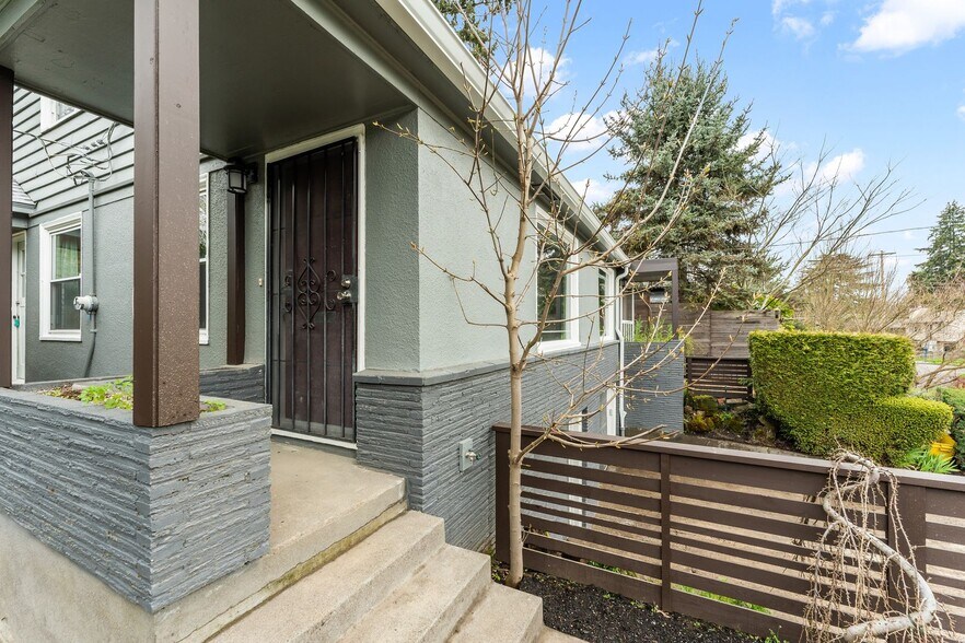 Building Photo - 1439-1439 NE Mason St