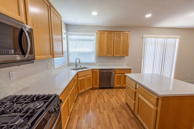 Building Photo - Home for rent in fast growing Ridgefield, WA - 4 bedr + Bonus Room