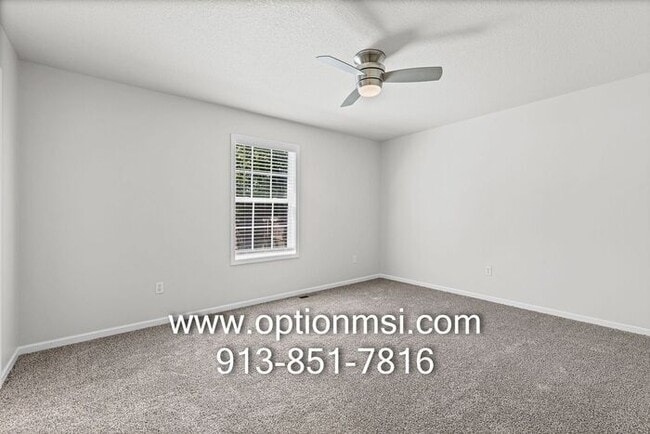 Building Photo - Move-in ready!