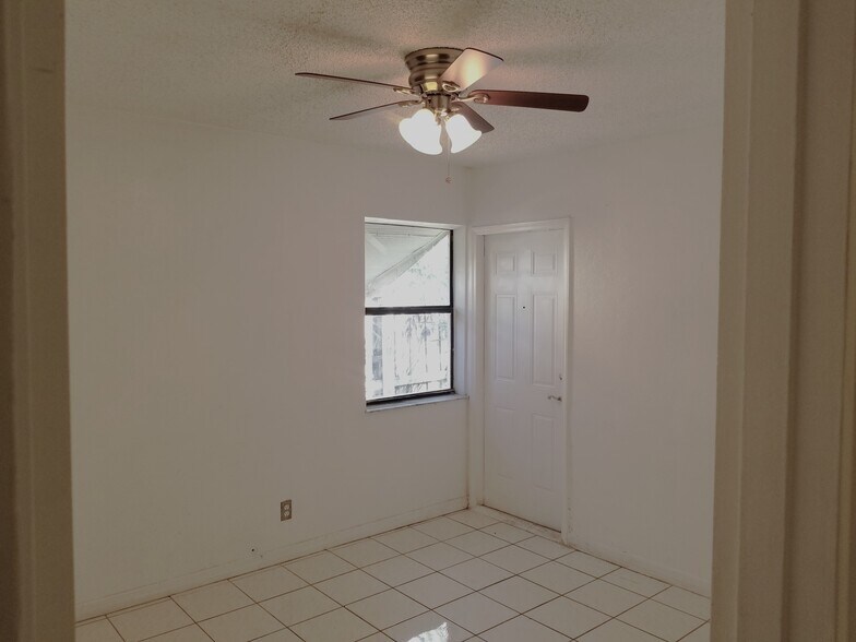 South room - 2846 Van Buren St