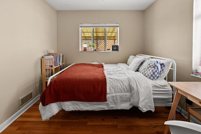 Building Photo - 1733 Lima St