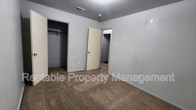 Building Photo - 768 River Garden Dr