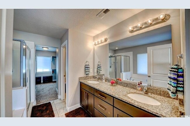 Building Photo - Beautiful 4 Bedroom Home in Midvale!