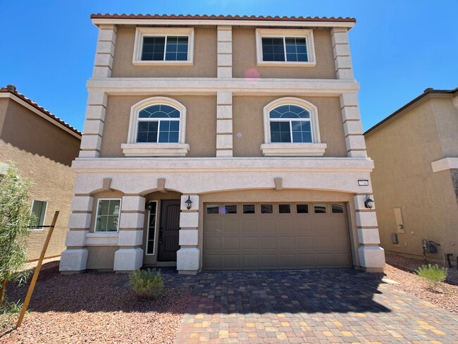 Building Photo - BEAUTIFUL 5 BED 3.5 BATH 3 FLOORS 2 CAR GARAGE SINGLE FAMILY HOME W/ LARGE LOFT & BACKYARD FOR RENT!