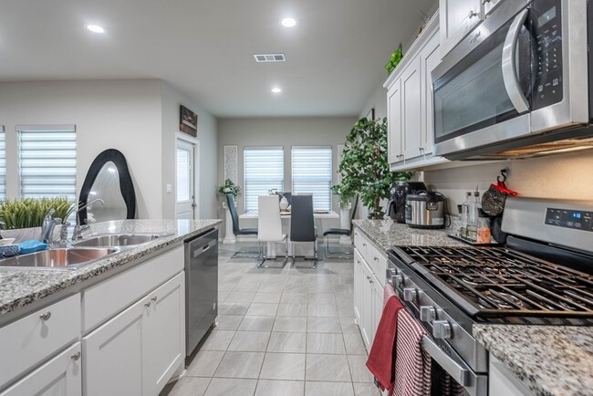 Building Photo - 7608 Orange Blossom Rd