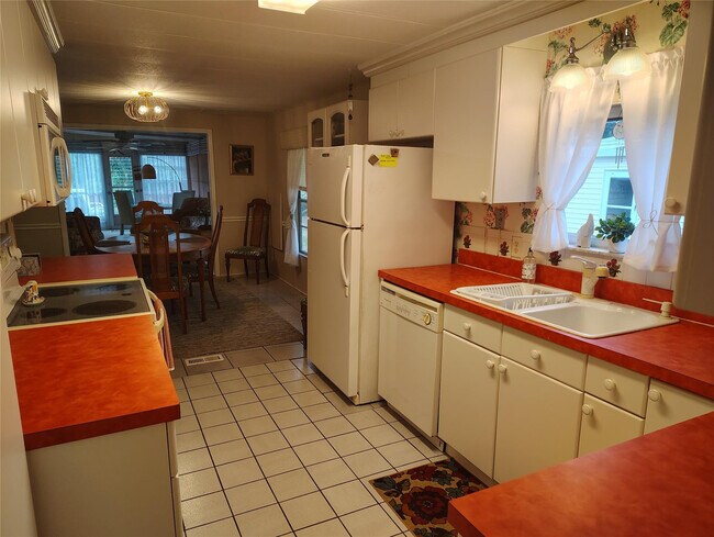 Building Photo - 142 W Caribbean