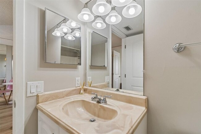 Building Photo - 900 Cove Cay Dr