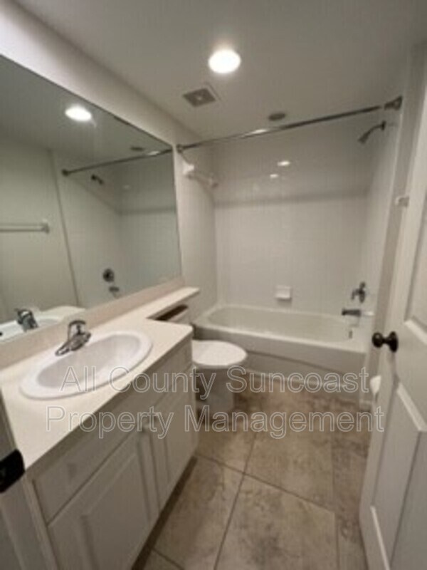 Building Photo - 960 Starkey Rd