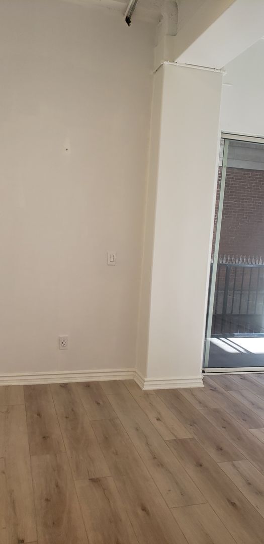 Building Photo - Awesome 1 Bedroom 1 bath unit Downtown LA