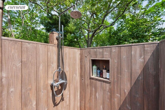 Building Photo - 19 Highwood