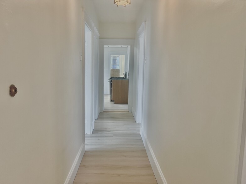 Building Photo - 5 Magnus Ave