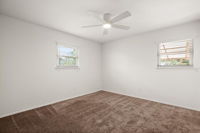 Building Photo - 15302 Spring Hill Ln