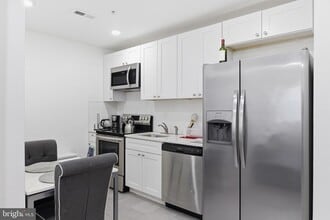 Building Photo - 925 N Broad St