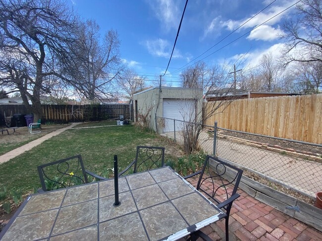 Building Photo - Awesome 2 bedroom Bungalow in Cory-Merill Neighborhood