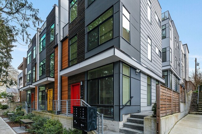 Building Photo - 1002 Boylston Ave E