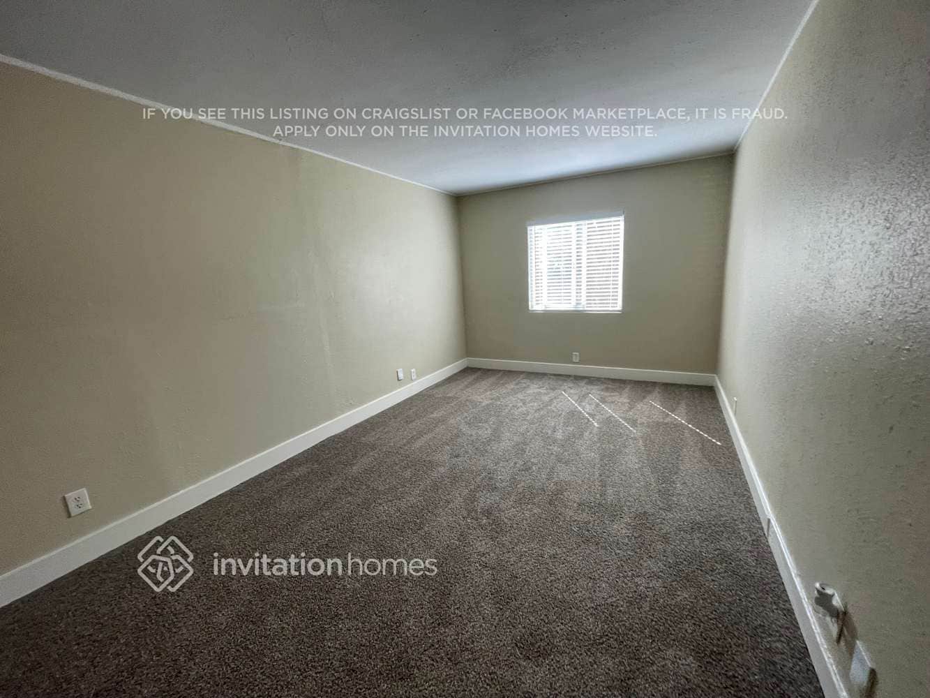 Building Photo - 2627 S Dunsmuir Ave