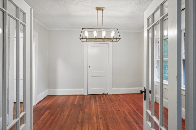 Dining room - 1858 Lyle Ave