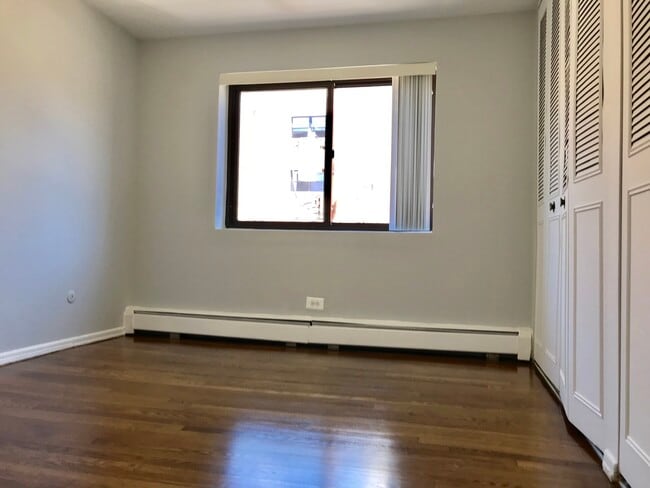 Building Photo - 6021 N Winthrop Ave