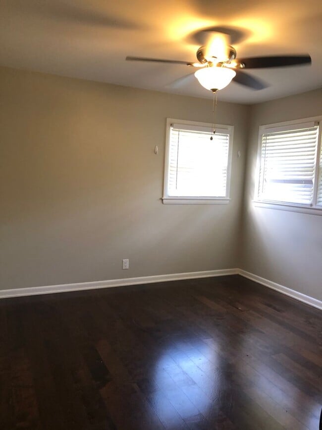 Building Photo - 3 Bedroom Home in Murray